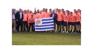 Orsi entregó el Pabellón Nacional a la selección uruguaya previo al Mundial