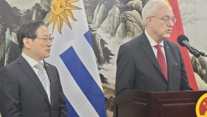 Canciller Lubetkin anunció el inicio del proceso para que ciudadanos chinos ingresen a Uruguay sin visa