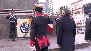 Orsi encabezó acto en Plaza Independencia por el Natalicio de Artigas y participó del desfile en Sauce